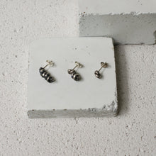 Load image into Gallery viewer, SOLMU STUD SET - Oxidised Silver & Sapphires