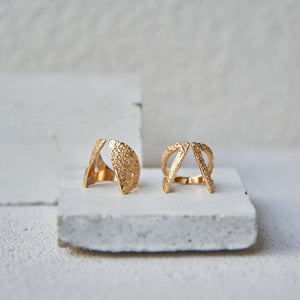 c/o CLAAVI RING - Textured 14k Gold