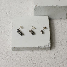 Load image into Gallery viewer, SOLMU STUD SET - Oxidised Silver &amp; Sapphires