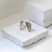 Load image into Gallery viewer, MENS CLAAVI RING - Textured Silver