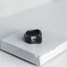 Load image into Gallery viewer, Men&#39;s Eklim Ring - Black Sapphire