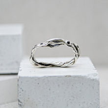 Load image into Gallery viewer, LUPE RING - Black Sapphires
